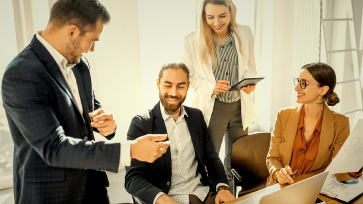 Zaměstnávání v roce 2026: kolik reálně stojí zaměstnanec v SR a ČR